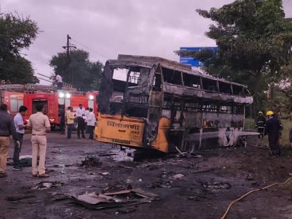 8 dead in Nashik accident identified, bodies of three in custody of relatives | नाशिक अपघातातील 8 मृतांची ओळख पटली, तिघांचे मृतदेह नातेवाईकांच्या ताब्यात