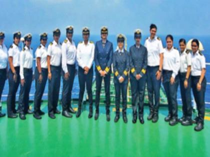 Women are in charge of the cargo ship; Departure for safari from JNPT port | मालवाहू जहाजाचे सारथ्य महिलांच्या हाती; जेएनपीटी बंदरातून सफरीला रवाना