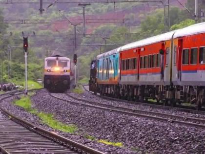 Trains are canceled even during the festive season, passengers suffer for ten days! | सणासुदीच्या काळातही रेल्वे गाड्या रद्द, प्रवाशांना दहा दिवस मनस्ताप !