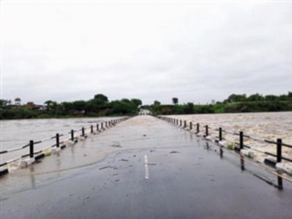 Torrential floods in Vidarbha, disruption of life | विदर्भात कोसळल्या मुसळधारा, जनजीवन विस्कळीत