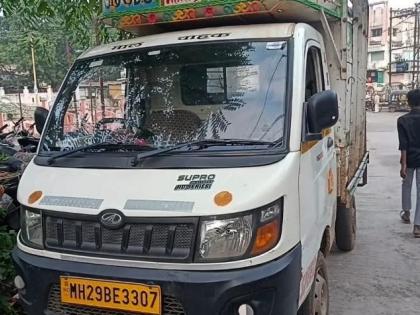 Cruelty transportation of animals, vehicle with five animals seized in buldhana khamgaon | जनावरांची निर्दयतेने वाहतूक; पाच जनावरांसह वाहन ताब्यात