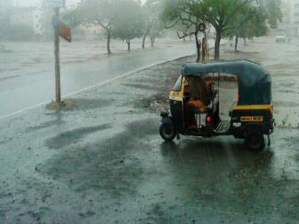 Solapur temperature drops; Wind speed increased, rain sprinkled in some parts of the district | सोलापूरच्या तापमानात घट; वाऱ्याचा वेग वाढला, जिल्ह्यात पावसाचा शिडकाव