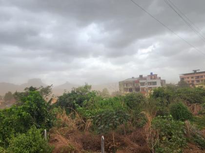 Dust storm in Wangani-Badlapur; Suddenly the atmosphere changed | वांगणी-बदलापुरात धुळीचे वादळ; अकाशात ढग, अचानक वातावरण फिरलं