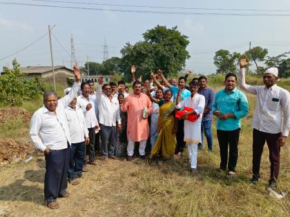 "How can a Gujarati plant a clan on the land of protected clan farmers?" | "कूळ संरक्षित शेतकऱ्यांच्या जागेवर गुजराती कसे काय कूळ लावू शकतो?"