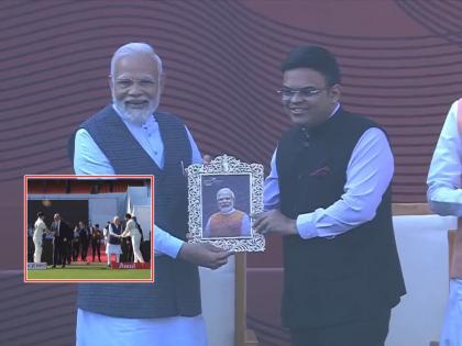 Video: Welcome to PM Narendra modi from Rohit Sharma; Special gift from Jai Shah, joy to Modi | Video: रोहित शर्माकडून मैदानात वेलकम; जय शहांची 'मोदीभेट', पंतप्रधानांना अत्यानंद