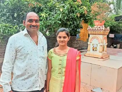 Baap-lek simultaneously 12th pass in karmala, father's educational journey with daughter's 'witness' | बाप-लेक एकाचवेळी 12 वी पास, मुलीच्या 'साक्षी'ने बापाचा शिक्षणप्रवास