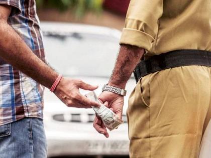 Police officer arrested for accepting bribe, accepts first installment of Rs 25,000 | पोलीस अधिकारी लाच घेताना अटकेत, २५ हजारांचा पहिला हप्ता स्वीकारला