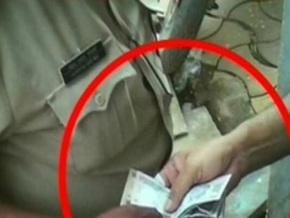 Three people along with 'API' were caught while accepting a bribe of one and a half lakhs | ट्रॅप... दीड लाखाची लाच स्वीकारताना ‘एपीआय’सह तिघांना पकडले