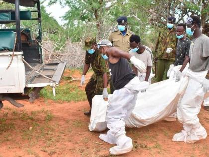 He slept alive in the grave to attain God in Kenya nairobi | धक्कादायक... ईश्वरप्राप्तीसाठी ते जिवंतपणी झोपले कबरीत!