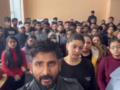 Russia-Ukrain War: Sumit 900 students get stuck drinking water by melting snow on the road | Russia-Ukrain War: रस्त्यावरचा बर्फ वितळवून पाणी पिण्याची वेळ, सुमी शहरात अडकले 900 विद्यार्थी