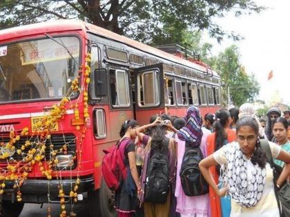 Jau De Re Gadi... Lakhs of women traveled in the state in just 4 days from ST bus MSRTC | जाऊ दे रे गाडी... राज्यात ४ दिवसांतच एवढ्या लाख महिलांनी केला ST ने प्रवास