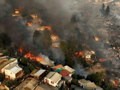 At least 46 people were killed in forest fires in central Chile in south america | चिलीच्या जंगलात भीषण आग, ११०० घरे जळाली; ४६ जणांचा मृत्यू