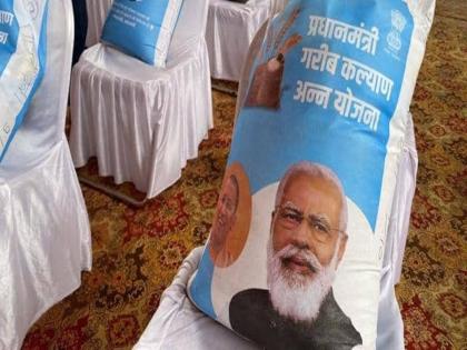 Free food distribution is expensive; Crores spent on bags with PM Narendra Modi's photo | मोफत धान्याचं वाटप महागडं; मोदींच्या फोटोवाल्या पिशव्यांसाठी कोट्यवधींचा खर्च