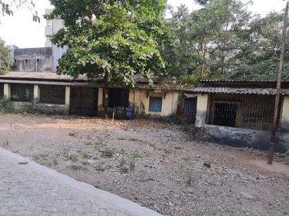 Ulhasnagar municipal school building work incomplete, MNS alleges, | उल्हासनगर महापालिका शाळा इमारतींचे काम अर्धवट; साडेचार हजार मुले घेतात शिक्षण