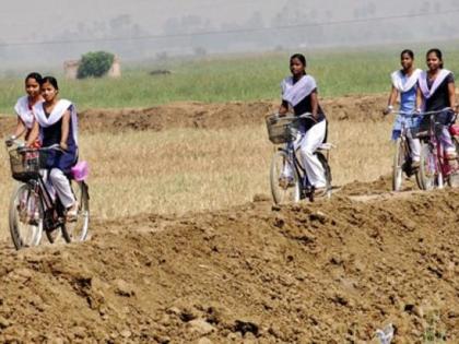 Good News; Now the girls of the poor will go to school on their own bicycles in solapur | Good News; आता स्वत:च्या सायकलवर बसून कष्टकऱ्यांच्या मुली जाणार शाळेत, बसप्रवासही मोफत