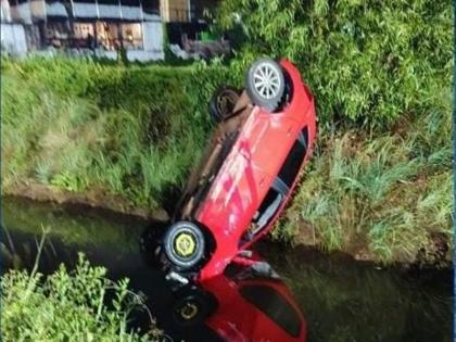 Horrible accident of four-wheeler falling into the canal; Three tourists died in Goa | गोव्यात तीन पर्यटकांचा मृत्यू; नाल्यात कार कोसळून भीषण अपघात