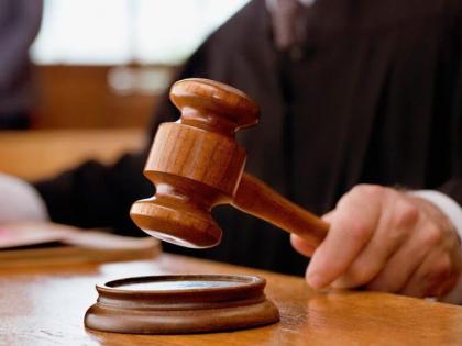 Holding a woman's hand is not molestation: Court | महिलेचा हात धरणे हा विनयभंग नाही : कोर्ट