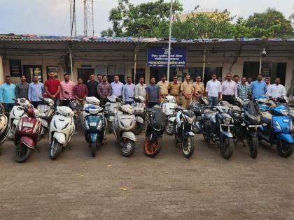 Bike selling trio arrested; 34 two-wheelers worth 21 lakh 40 thousand seized | दुचाकी विक्री करणाऱ्या त्रिकुटाला अटक; २१ लाख ४० हजारांच्या ३४ दुचाकी हस्तगत