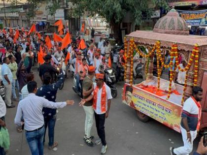 Do the office bearers of the Shinde group in Ulhasnagar remove their legs from the Savarkar Gaurav Yatra? | सावरकर गौरव यात्रेतून उल्हासनगरमधील शिंदे गटाच्या पदाधिकाऱ्यांचा काढता पाय? 