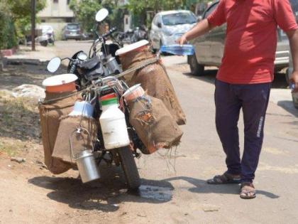 The two-wheeler hit first; Later, the student was brutally beaten in akola | दुधवाल्याने आधी दूचाकीने धडक दिली; नंतर विद्यार्थ्यास केली बेदम मारहाण