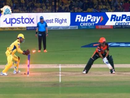 SRH vs CSK: MS Dhoni hai to mumukin hai... SRH's trio sent into the tent, Mahi stumped out | SRH vs CSK: धोनी है तो मुमकीन है... SRH च्या तिघांना पाठवलं तंबूत, माहीचा अफलातून स्टंप आऊट