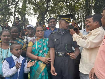 Hail! First Army Officer in Dharavi; 'Saheb' lake of paralyzed painter father of umesh keelu of dharavi | जय हो! धारावीतला पहिला आर्मी ऑफिसर; अर्धांगवायूग्रस्त पेंटर बापाचा 'साहेब' लेक