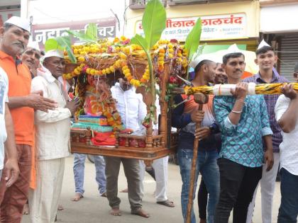 Ganapati is a famous murderer in Dhula with a tradition of 128 years | १२८ वर्षाची परंपरा असलेला धुळ्यातील "मानाचा खुनी गणपती"