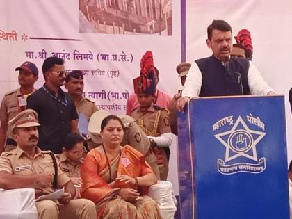 The public should be made servants of the people through people-oriented work, the police should give justice to every citizen, Devendra Fadanvis | 'पोलिसांनी लोकाभिमूख कार्यातून जनतेचे सेवक बनावे, प्रत्येक नागरिकाला न्याया द्यावा'