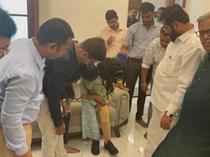 The witness got an updated leg, Eknath Shinde fulfilled his promise | साक्षीला अद्ययावत पाय मिळाला, एकनाथ शिंदेनी दिलेला शब्द केला पूर्ण केला