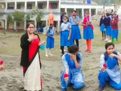 Send Off: Madame's eyes watered during the message, the students sang with tears in their eyes in siliguri highschool | Send Off: विद्यार्थींनींनी भरल्या डोळ्यांनी गाणे म्हटले, निरोपावेळी मॅडमचे डोळे पाणावले