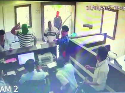 Robbery on a society, shot on the leg of the accused and arrested Cinestyle in nanded | सोसायटीवर दरोडा, आरोपीला पायावर गोळी झाडून सिनेस्टाईल अटक