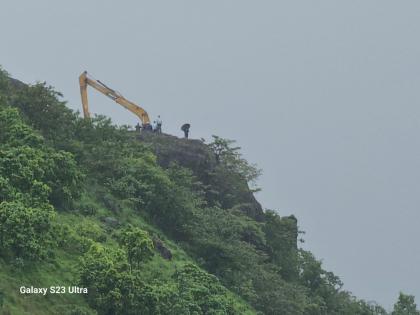 Caution... Yavateshwar begins to develop dangerous fissures | खबरदारी... यवतेश्वर धोकादायक दरड काढण्यास प्रारंभ