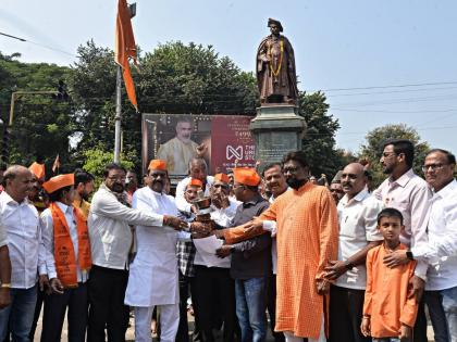 Marathas lit torch for reservation; Trumpets blown from Kolhapur | आरक्षणासाठी मराठ्यांनी पेटवली मशाल; कोल्हापुरातून फुंकले रणशिंग