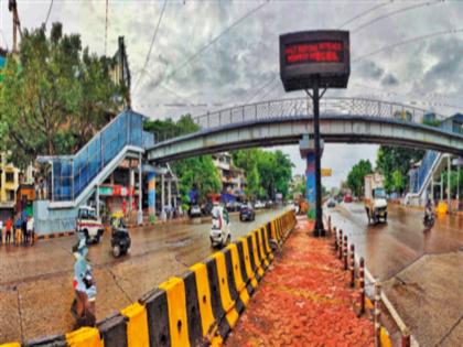 First pedestrian bridge of escalators for Mumbaikars opened | मुंबईकरांसाठी एस्केलेटरचा पहिला पादचारी पूल सुरू