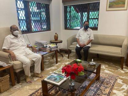 After Fadnavis, Eknath Khadse also talks about meetings in Silver Oak with sharad pawar | फडणवीसांनंतर एकनाथ खडसेही 'सिल्व्हर ओक'वर, मंत्री महोदयांचीही उपस्थिती