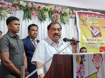 Freezing Shiv Sena's election symbol is very painful - Eknath Khadse | 'बाळासाहेबांनी धनुष्यबाणाला प्रतिष्ठा मिळवून दिली, चिन्ह गोठवणं हे अत्यंत क्लेशदायक'