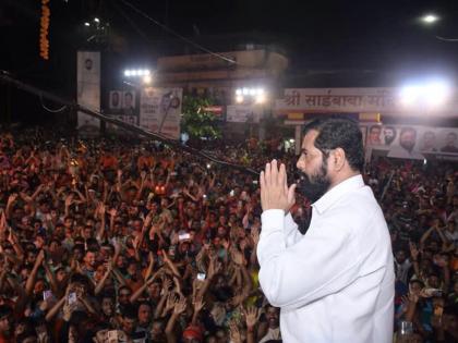 Chief Minister Eknath Shinde took a risk, traveled by boat at 11.30 pm for dahi handi in dombivali | मुख्यमंत्र्यांनी घेतली रिस्क, कार्यकर्त्यांच्या आग्रहास्तव दहीहंडीस्थळी रात्री 11.30 वाजता बोटीनं प्रवास