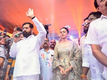 Celebrities provided entertainment, political leaders were also present | सेलिब्रिटीजनी दिला मनोरंजनाचा तडका, राजकीय नेत्यांचीही दही हंडीला उपस्थिती