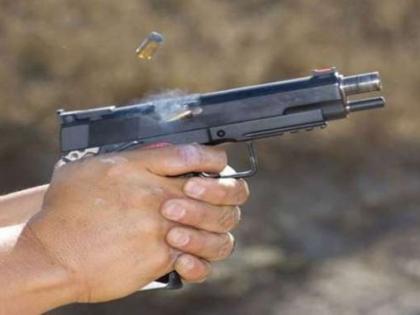 Mangaon shakes ... Cine style firing on drug dealer in mangaon raigad | माणगाव हादरले... औषध विक्रेत्यावर सिने स्टाईल गोळीबार, उपचारासाठी मुंबईला हलवले