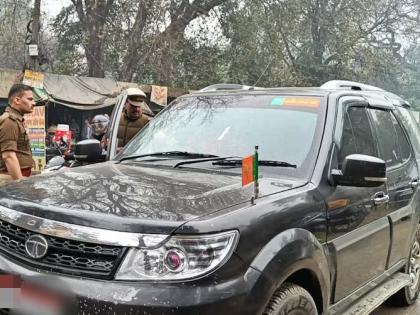 MLA and BJP flag on the car in Gorakhpur; The SP officer will show it crime | गाडीवर आमदार अन् भाजपाचा झेंडा; SP अधिकाऱ्याने दाखवला हिसका