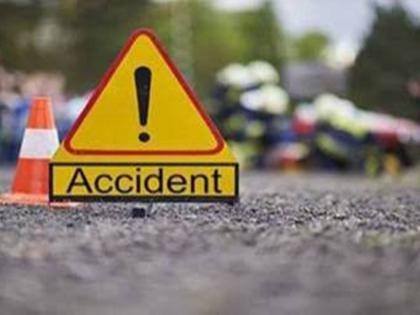 A passenger vehicle collides with a two-wheeler; One killed on the spot, one seriously injured | प्रवासी वाहनाची दुचाकीला धडक; एकजण जागीच ठार, एक गंभीर जखमी