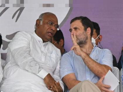 Congress announcement for Rs 500 gas cylinder LPG, Gujarat if it comes to power of state, Says mallikarjun kharge on twitter | सत्ता आल्यास ५०० रुपयांत गॅस सिलेंडर, गुजरातसाठी काँग्रेसच्या ८ मोठ्या घोषणा