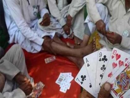 Raid at four places in Nilangya; Case registered against 33 gamblers | निलंग्यात चार ठिकाणी छापा; ३३ जुगाऱ्यांवर गुन्हा दाखल