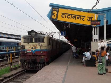 Mega Block in Chakradharpur Division; Tatanagar Etwari Express operation affected | चक्रधरपूर विभागातील मेगा ब्लॉक; टाटानगर ईतवारी एक्सप्रेसचे संचालन प्रभावित