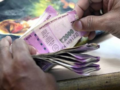 A commission of four hundred on a note of two thousand in mumbai | दोन हजारांच्या नोटेला चारशेचे कमिशन