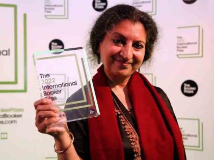 Booker Prize for author Gitanjali Shri's novel | पहिल्यांदाच भारतीय लेखिकेचा सन्मान, कादंबरीला 'बुकर' पुरस्कार