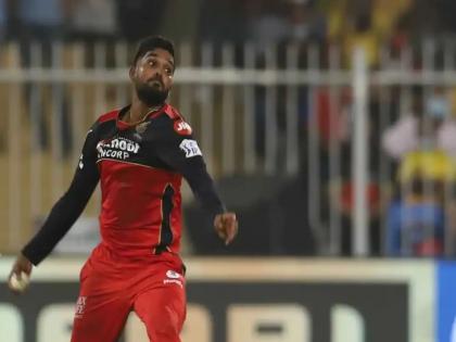 Hasranga took Kolkata's spin, hit RCB hard | हसरंगाने घेतली कोलकाताची फिरकी, आरसीबीचा दमदार मारा