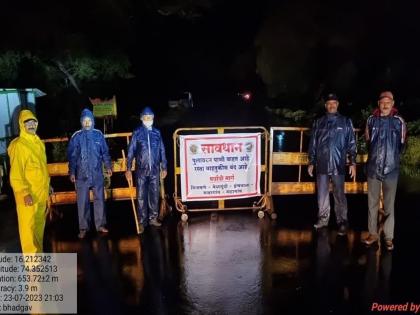 Direct connection of 'Chandgad-Kolhapur' is broken, water is water on Bhadgaon bridge | 'चंदगड-कोल्हापूर'चा थेट संपर्क तुटला, भडगाव पुलावर पाणीच पाणी