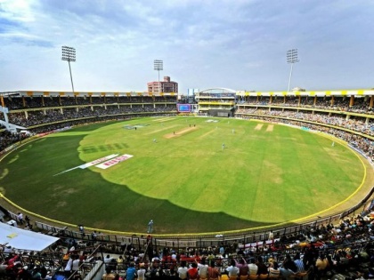 The crowd bounces at the stadium; Indore got a 'surprise gift'... | स्टेडियमवर उसळते गर्दी; इंदूरला मिळाले ‘सरप्राइज गिफ्ट’...