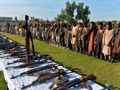 Pakistan will provide weapons to ISIS militants pdc | पाकिस्तान इसिसच्या अतिरेक्यांना शस्रे देणार